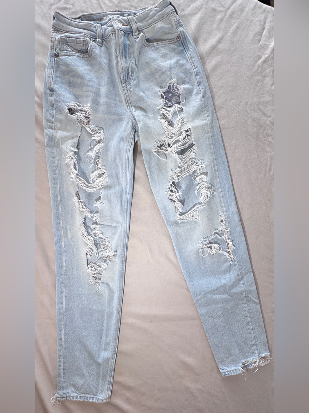 American Eagle Outfitters Light Wash Ripped Boyfriend Jeans